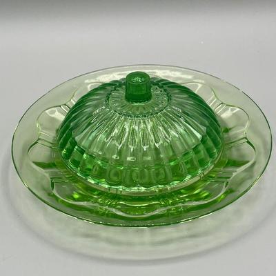 LOT 49: Vintage Uranium Glass Pieces