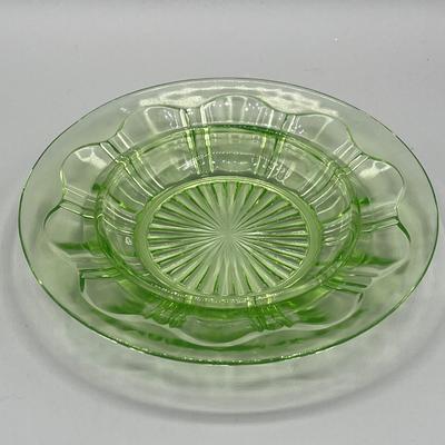 LOT 49: Vintage Uranium Glass Pieces