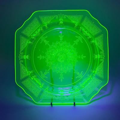 LOT 51: Large Vintage Uranium Glass Bowl and Plates