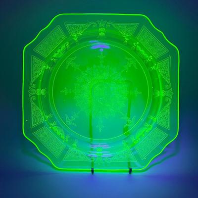 LOT 51: Large Vintage Uranium Glass Bowl and Plates