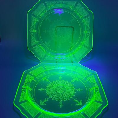 LOT 51: Large Vintage Uranium Glass Bowl and Plates