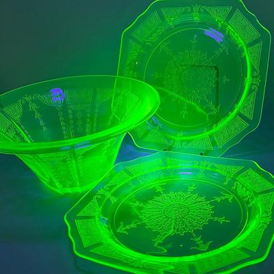 LOT 51: Large Vintage Uranium Glass Bowl and Plates