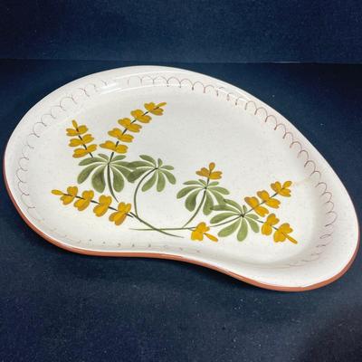 LOT 53: Vintage Stangl Pottery Dishes - Golden Blossom Pattern