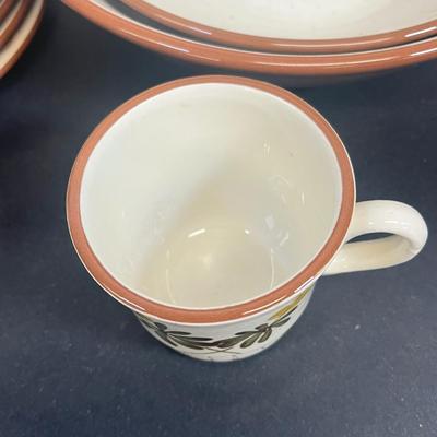 LOT 53: Vintage Stangl Pottery Dishes - Golden Blossom Pattern