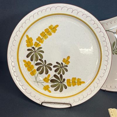 LOT 53: Vintage Stangl Pottery Dishes - Golden Blossom Pattern
