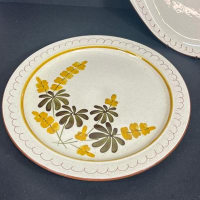 LOT 53: Vintage Stangl Pottery Dishes - Golden Blossom Pattern