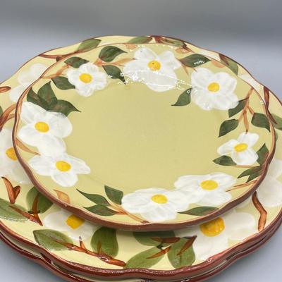 LOT 65: White Magnolia Pattern Vintage Stangl Pottery Dishes