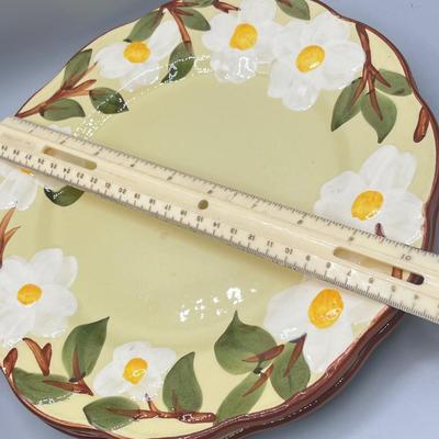 LOT 65: White Magnolia Pattern Vintage Stangl Pottery Dishes