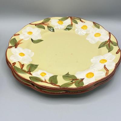 LOT 65: White Magnolia Pattern Vintage Stangl Pottery Dishes