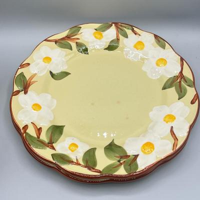 LOT 65: White Magnolia Pattern Vintage Stangl Pottery Dishes