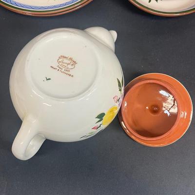 LOT 66: Vintage Stangl Pottery Dishes - Fruit and Flowers Pattern