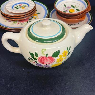 LOT 66: Vintage Stangl Pottery Dishes - Fruit and Flowers Pattern