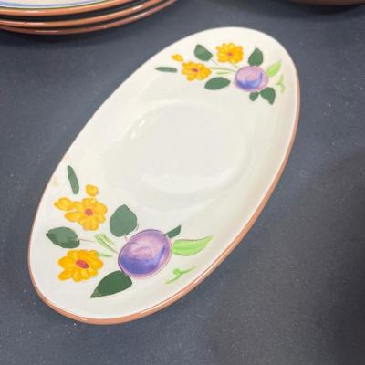 LOT 66: Vintage Stangl Pottery Dishes - Fruit and Flowers Pattern