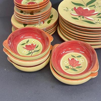 LOT 70: Vintage Stangl Pottery - Magnolia Pattern