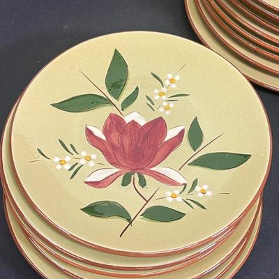 LOT 70: Vintage Stangl Pottery - Magnolia Pattern