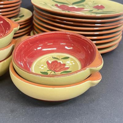 LOT 70: Vintage Stangl Pottery - Magnolia Pattern