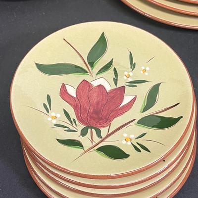 LOT 70: Vintage Stangl Pottery - Magnolia Pattern