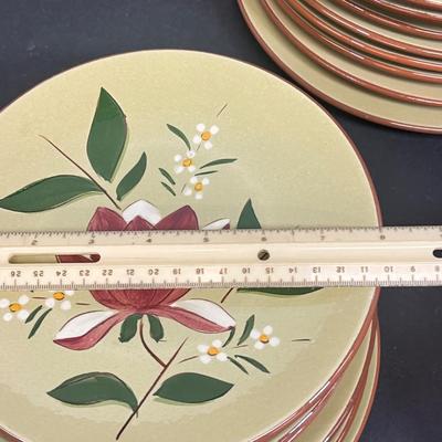 LOT 70: Vintage Stangl Pottery - Magnolia Pattern