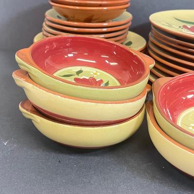 LOT 70: Vintage Stangl Pottery - Magnolia Pattern