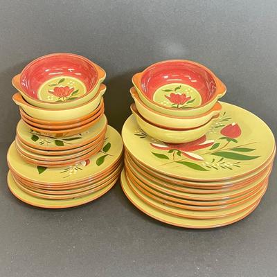 LOT 70: Vintage Stangl Pottery - Magnolia Pattern