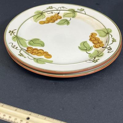 LOT 75: Golden Grape Pattern - Vintage Stangl Pottery Dishes