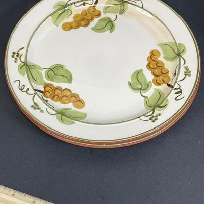 LOT 75: Golden Grape Pattern - Vintage Stangl Pottery Dishes