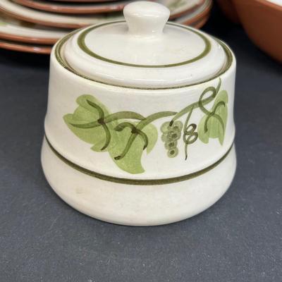 LOT 75: Golden Grape Pattern - Vintage Stangl Pottery Dishes