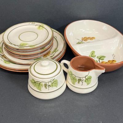 LOT 75: Golden Grape Pattern - Vintage Stangl Pottery Dishes