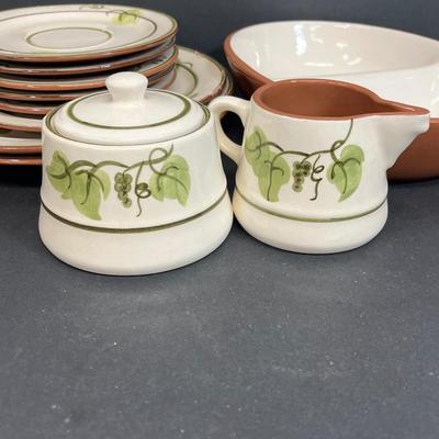 LOT 75: Golden Grape Pattern - Vintage Stangl Pottery Dishes