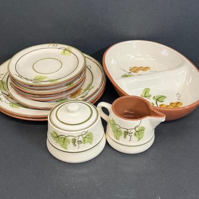 LOT 75: Golden Grape Pattern - Vintage Stangl Pottery Dishes