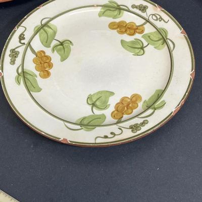 LOT 75: Golden Grape Pattern - Vintage Stangl Pottery Dishes