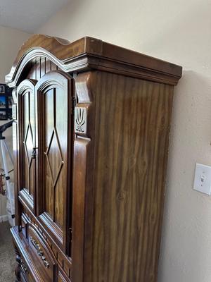 ARMOIRE WITH 4 DRAWERS AND 2 SHELVES