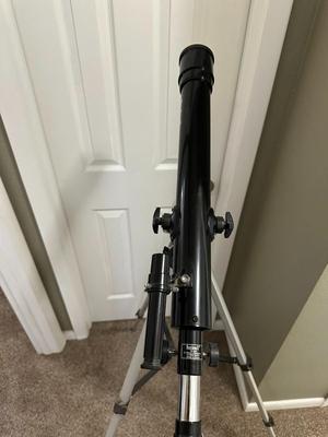 BUSHNELL 18-1561 TELESCOPE WITH TRIPOD