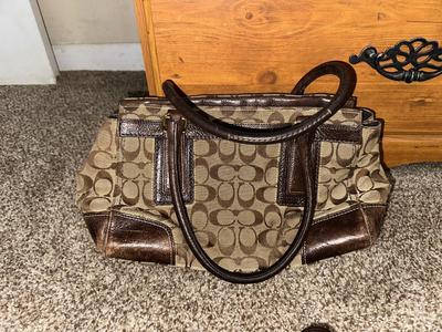 COACH HANDBAG WITH PURSE