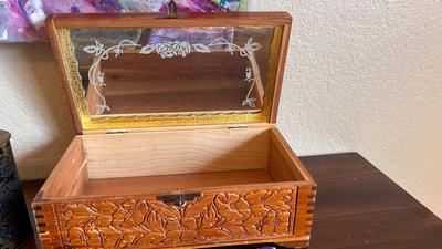 VTG WOODEN BOX WITH MIRROR ON LID, TIN AND SCARFS