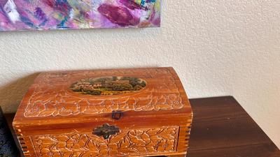 VTG WOODEN BOX WITH MIRROR ON LID, TIN AND SCARFS