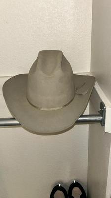 NICE RESISTOL HAT SIZE 7-5/8