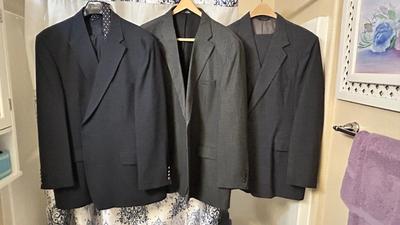MEN’S BLAZERS/SUITS