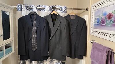 MEN’S BLAZERS/SUITS