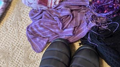 WOMENS ITEMS, SNOW SHOES, GLOVES, HATS SCARFS