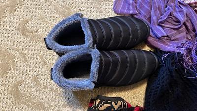 WOMENS ITEMS, SNOW SHOES, GLOVES, HATS SCARFS