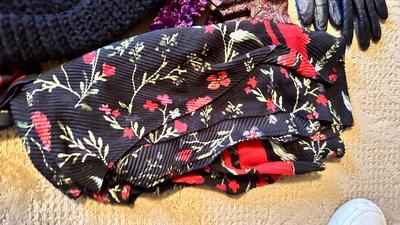 WOMENS ITEMS, SNOW SHOES, GLOVES, HATS SCARFS