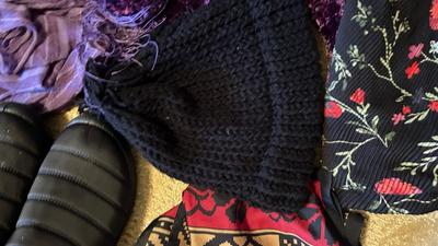 WOMENS ITEMS, SNOW SHOES, GLOVES, HATS SCARFS