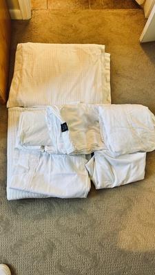 QUEEN SHEETS AND BEDDING