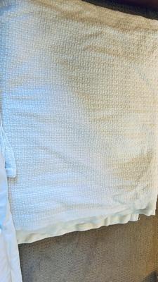 QUEEN SHEETS AND BEDDING