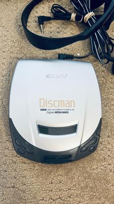 ITS A “SONY” LOT OF GOODS, A PORTABLE DVD PLAYER, WALKMAN CD PLAYER AND TRANSISTOR TYPE RADIO