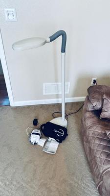 LIGHT RELIEF DEVICE AND LAMP