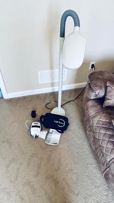 LIGHT RELIEF DEVICE AND LAMP