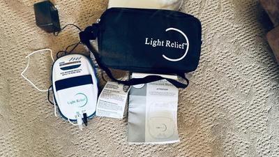 LIGHT RELIEF DEVICE AND LAMP