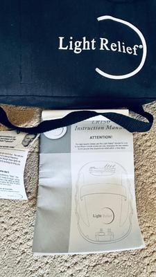 LIGHT RELIEF DEVICE AND LAMP